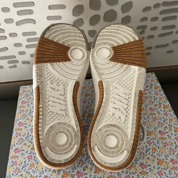 Nike Women's Sneakers - White and Tan - Picture 10 of 10